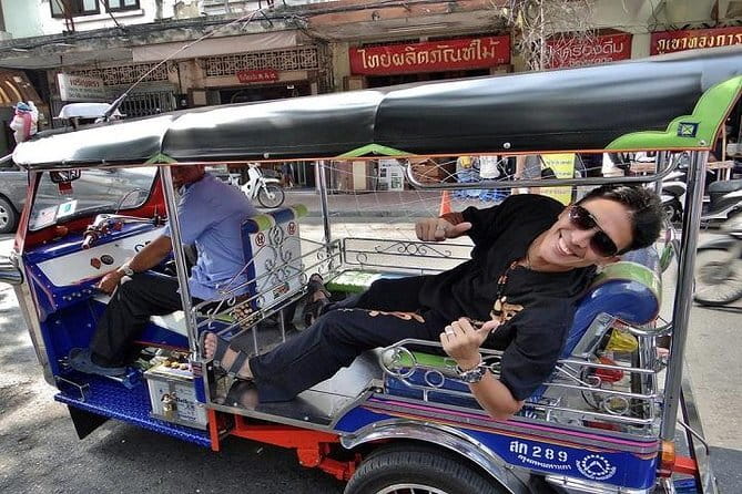 Private Tuktuk Authentic Food Tour (Chinatown-Flower Market) - Democracy Monument and Giant Swing: Landmark Photos Without the Slow Grind
