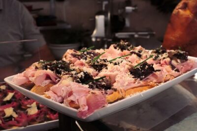 Private Venice Food Tour with Rialto Market Visit - Starting With Cicchetti at Alla Fonda: The Best Way to Kick Off Venice
