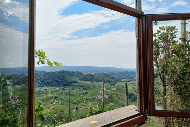 Prosecco Hills Day Trip from Venice & Treviso: 2 Wineries - Second winery (Valdobbiadene): 4 DOCG tastings with local snacks