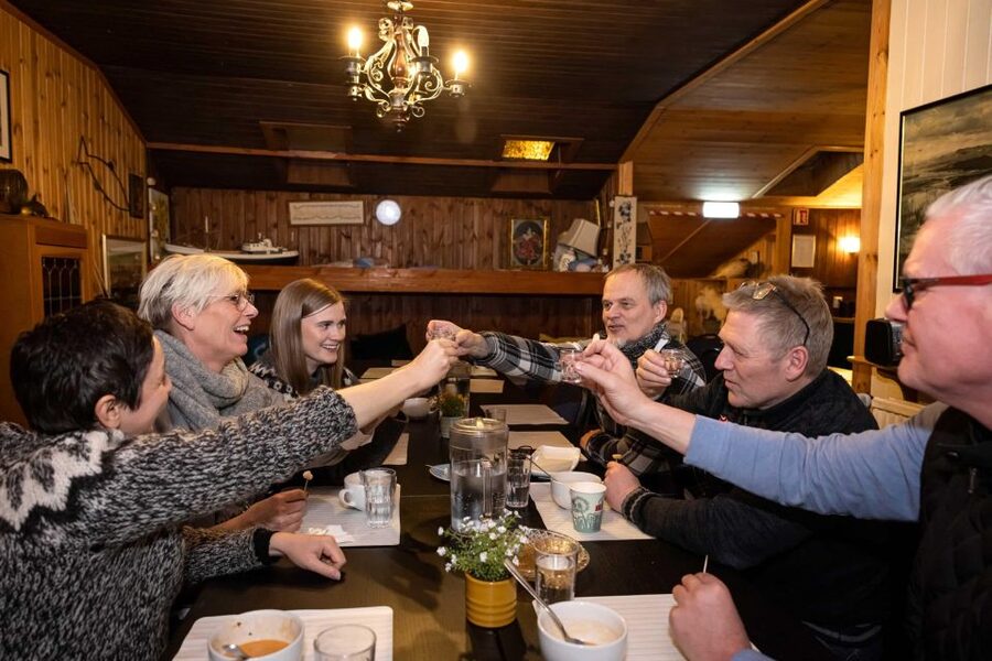 Reykjavik: Icelandic Food Tour - Where you meet: Hlöllabátar and Ingólfstorg Square landmarks