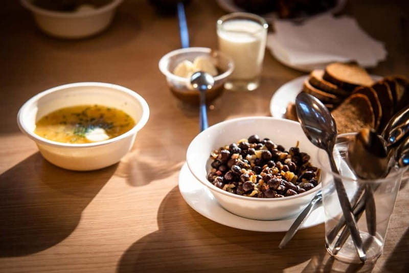 Riga: Central Market Traditional Food Tour in a Small Group - The Old Town walk: why you start outside the market