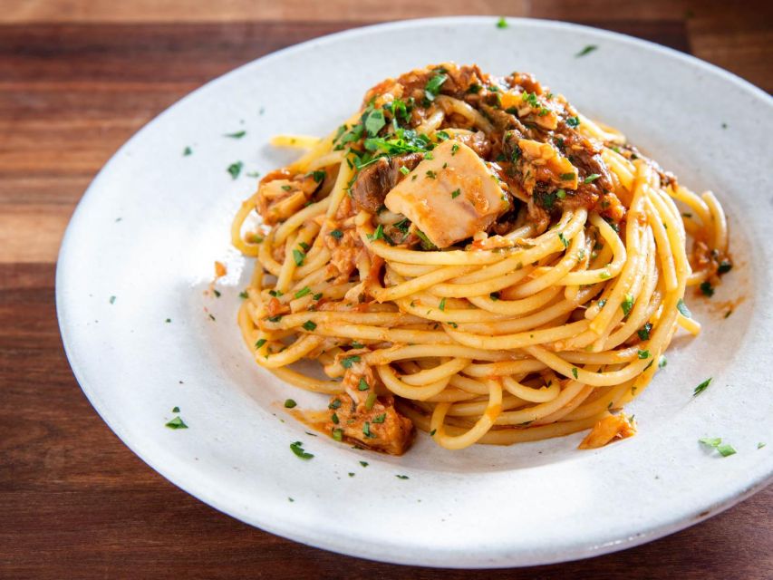 Rome: Award-Winning Roman Food Tours - Meeting at La Nicchia Cafè: simple but not obvious