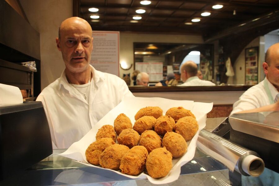 Rome: Food Tour and Wine Tasting in a Traditional Trattoria - Why This Campo de’ Fiori to Trastevere Food-and-Wine Route Works