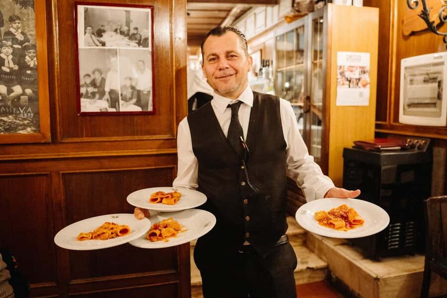 Rome Food Tour: Trastevere Aperitivo, Wine & Pasta Dinner - Vanda wine tasting: pairing that makes the city click