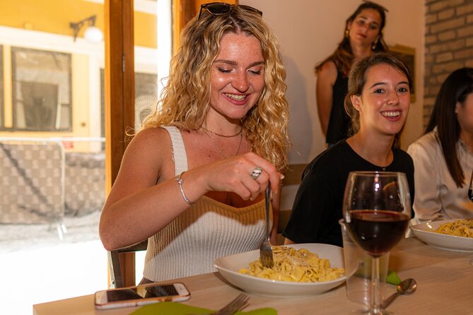 Rome: Food Walking Tour with Wine in Trastevere - Meeting at Piazza Mastai and keeping the evening smooth