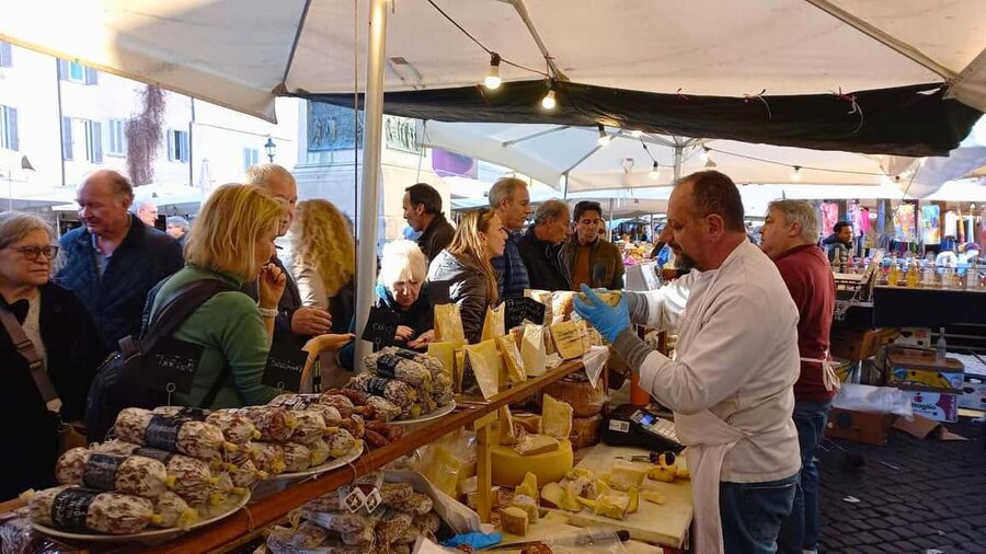 Rome: Guided Food Tasting Tour in Trastevere - Piazza di Santa Maria in Trastevere and Piazza Trilussa: stories in real places