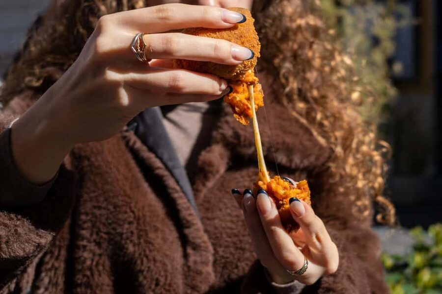Rome: Guided Food Walking Tour with Wine in Trastevere - What you’ll learn while you eat (and why it matters)