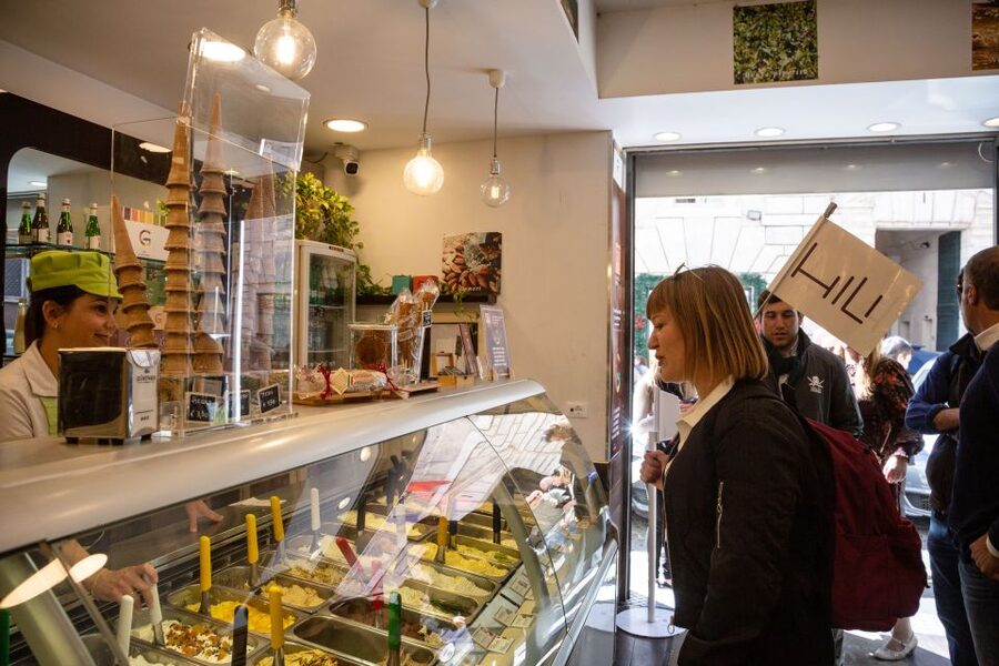 Rome: Trastevere & Campo de Fiori Street Food Walking Tour - Campo de’ Fiori: where shopping turns into lunch