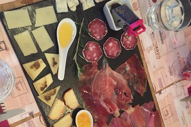 Rome: Trastevere Food tour with Free-Flowing Fine Wine - Charcuterie plus wine: where the free-flowing part makes sense