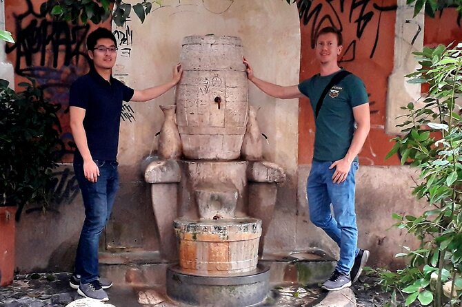 Rome: Trastevere street food and history tour - small group - Small group size and pacing: why 12 people matters in Rome