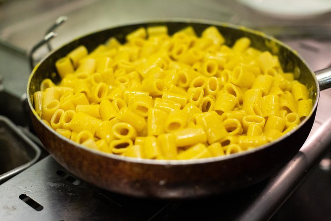 Rome Trastevere Walking Food Tour - Finding Your Guide at the Church Gate with walkingourmet