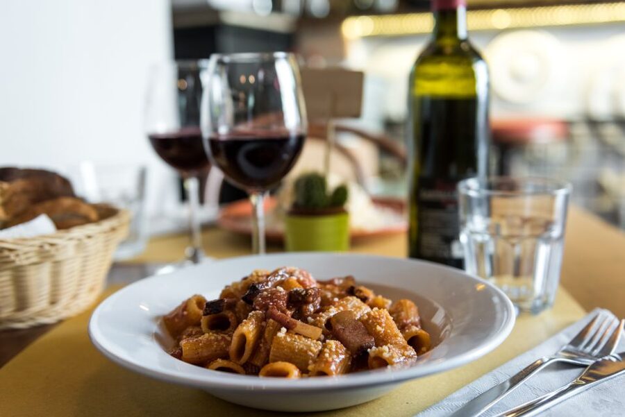 Rome: Twilight Trastevere Food Tour with Wine Tasting - What you eat and drink: 10 tastings at 6 places, plus more