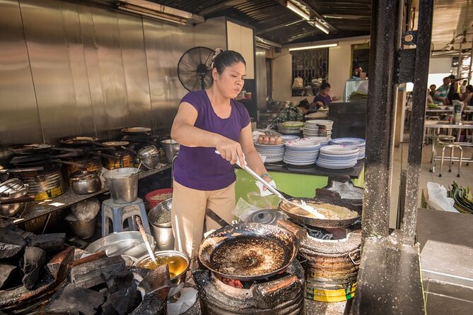 Saigon Night Bites on Foot: Local Vendors, Stories & Sweet Finish - Stop at Minh Phượng: Bò Cuốn Mỡ Chài and Southern Comfort