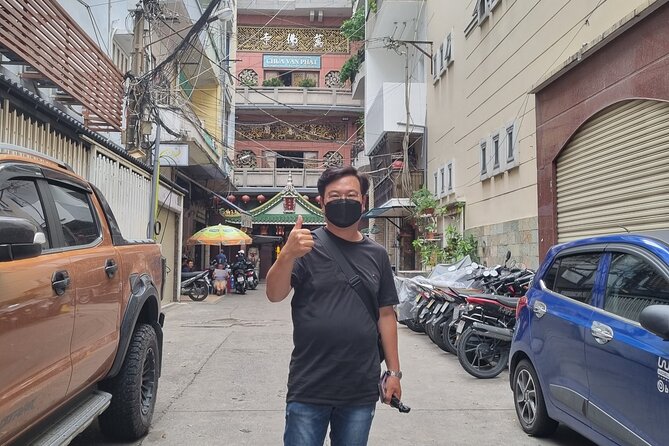 Saigon Private/Small Group Walking Food Tour with 13 Tastings - Stop 1 in District 3: Nguyen Thien Thuat apartment alleys and noodle soup