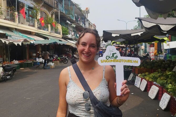 Saigon Sight & Food Tour By Night (Private Tour) - What You’ll Eat: 9 Foods and Drinks, Plus Fruit-Style Variety