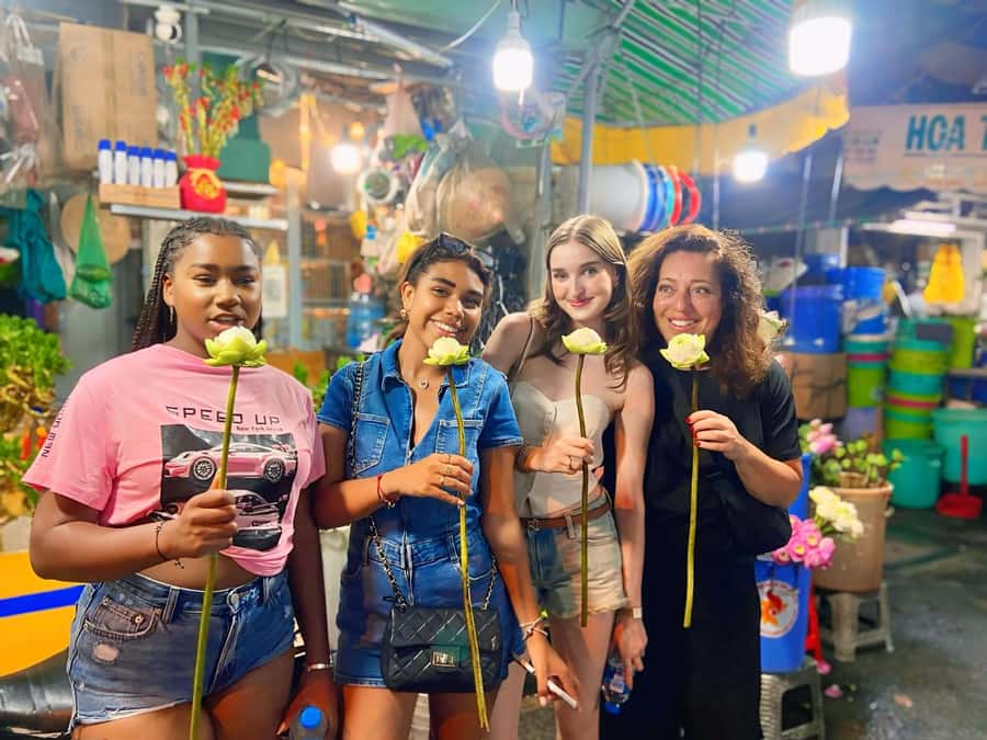 Saigon: Street Food Tasting & Sightseeing Tour by Motorbike - Options for picky eaters: vegetarian, vegan, and the female rider choice