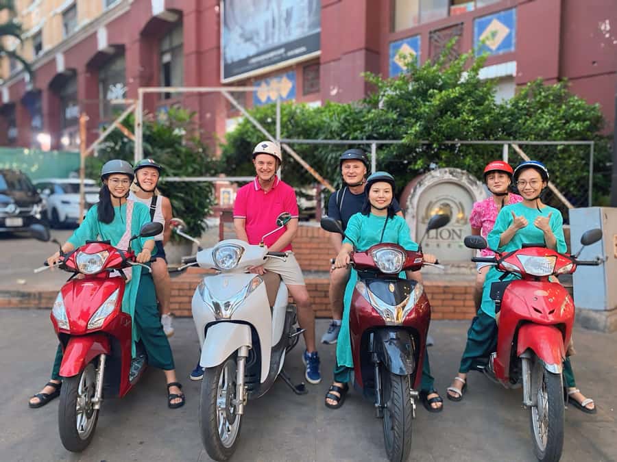 Saigon: Street Food Tasting & Sightseeing Tour by Motorbike - Price and value: what $27 really covers