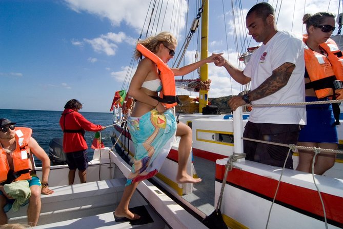 Sail, Swim & Tapas - Ponta da Piedade caves: the 15-minute small-boat portion
