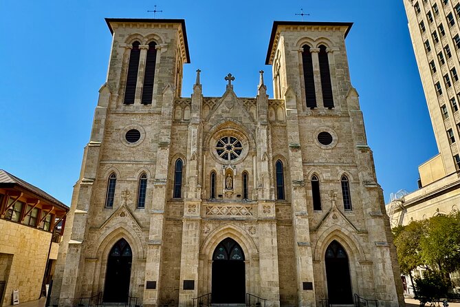 San Antonio Centre Food Tour of 6 Tastings with Tacos & Ice Cream - Stop 1: Downtown Sights Near the Majestic Theatre and Art Museum Zone