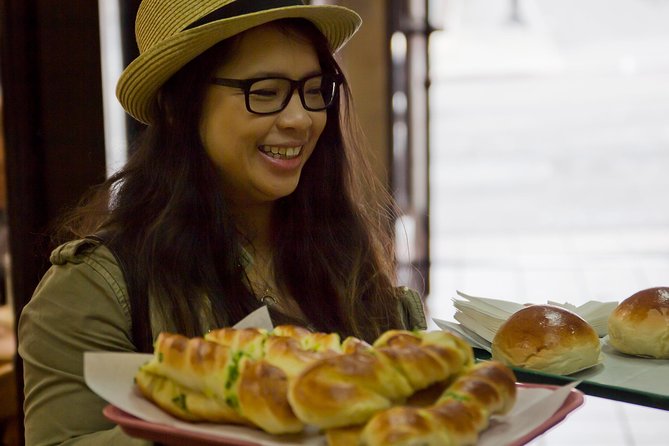 San Francisco Chinatown Food Tour - New Hollywood Bakery: Cha Siu Pork Buns That Move the Tour Forward