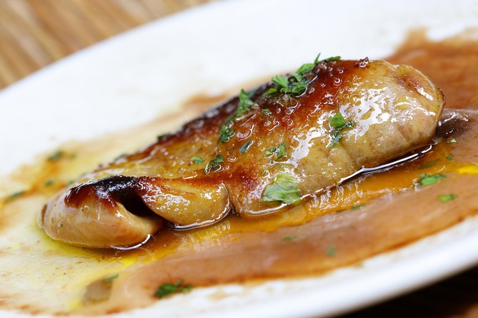 San Sebastian food tour: Pintxo tasting paired with Spanish wines - What you actually get: eight pintxos plus five drink moments