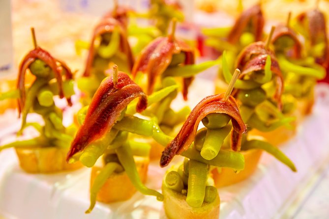 San Sebastian food tour: Pintxo tasting paired with Spanish wines - The 3-hour Old Town loop: a walk that stays fun