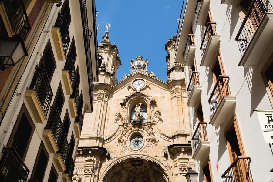 San Sebastian Food Tour: Pintxo Tasting Paired with Wines - Walking Through Culture: Squares, Churches, and Everyday Donostia