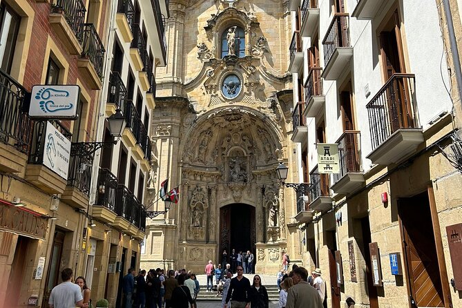 San Sebastian Food Tour: Pintxos, Drinks, and Tapas with a Local - Stop 3: Fermin Calbeton Kalea and classic pintxos with Basque drink pairings