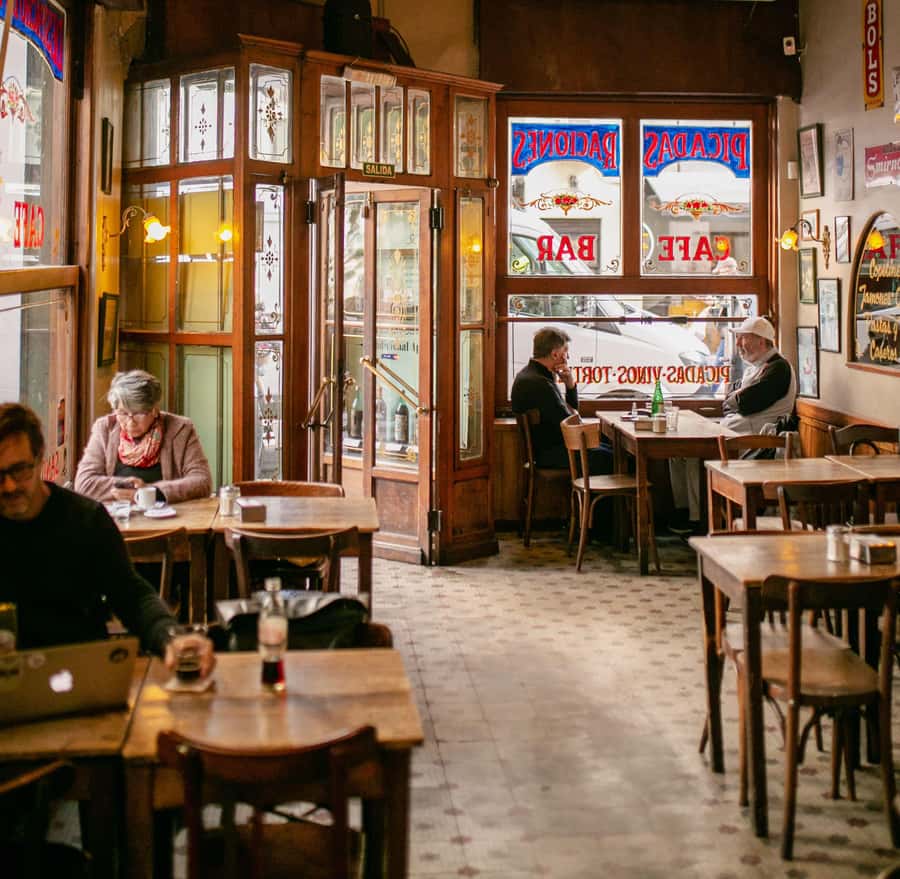 San Telmo: Historical Guided Tour with Street Food & Drinks - Cobblestone Streets and Historic Landmarks on Foot