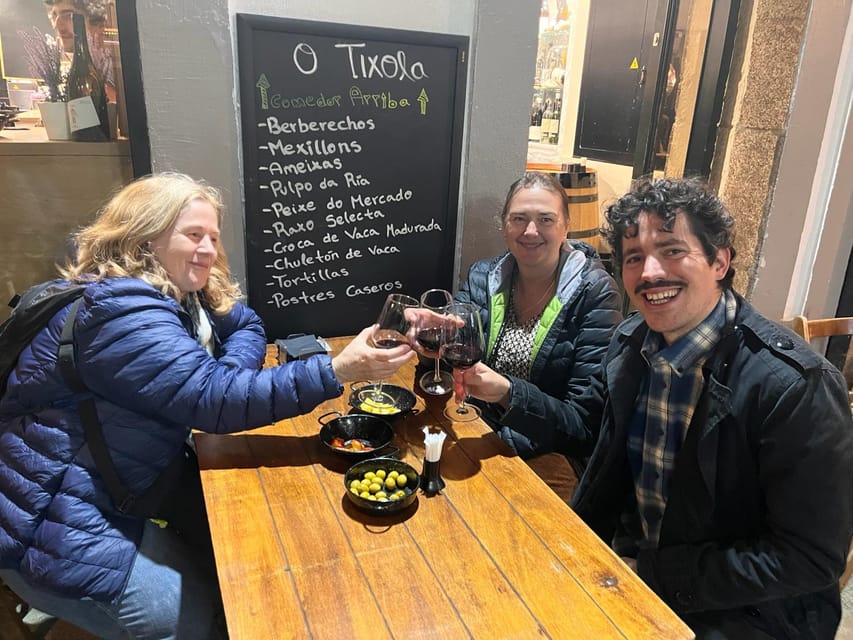 Santiago: Guided Foodie Tour with Drinks, Tapas & Live Music - Live music: how the tour ends on Tuesday through Sunday