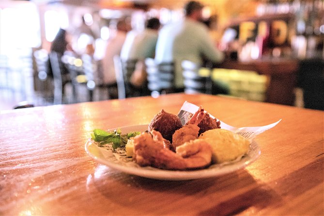 Savannah Southern Fried Expectations Walking Food Tour - Stop-by-Stop: Four Spots for Fried Classics and Local Favorites
