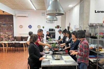 Seafood paella cooking class, tapas and visit to Ruzafa market. - Sangria workshop and tapas: the warm-up that turns into dinner