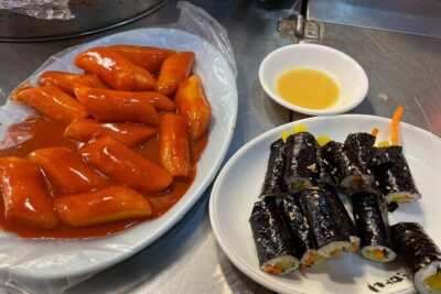 Seoul Fun Food Tour: 12 different food tastings - Cheonggyecheon Stream stop: a breather between food stops