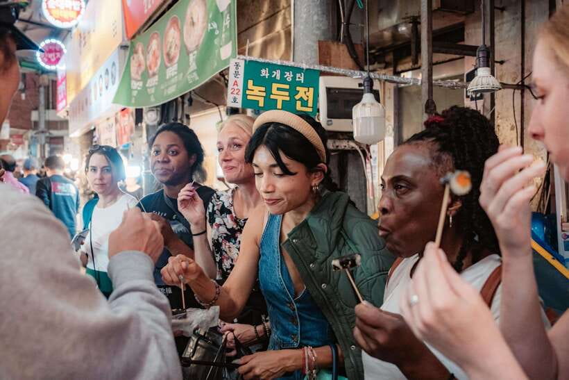 Seoul: Night Market Food Tour with Local Guide - How the 2-hour market walk actually feels