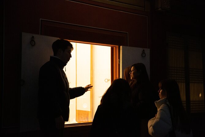 Seoul Night Palace & Market Food Tour with Vehicle - Starting at Hyehwa Station Exit 4: Your 6:00 pm Head Start