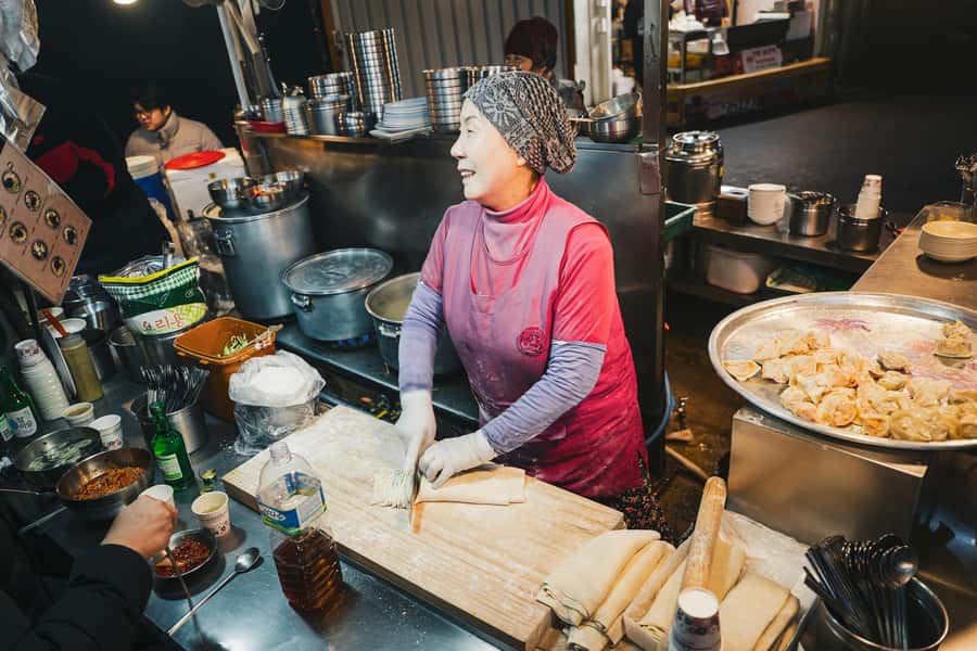 Seoul: Palace, Temple and Market Guided Foodie Tour at Night - Key things I’d plan around
