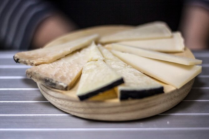Seville Food Tour: Vermut, Churros & 10+ Tasty Local Dishes - Seville Cathedral bell tower: from minaret to bell tower