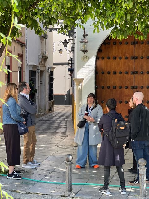 Seville: Small Group Jewish Quarter Tour with Tapas & Drinks - Patio de Banderas to Plaza de Doña Elvira: Alcázar History at Street Level