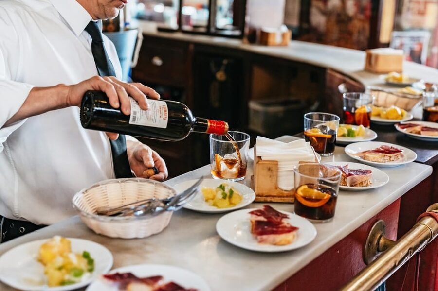 Seville: Tapas, Taverns and History Guided Walking Tour - Key things that make this Seville tapas tour work