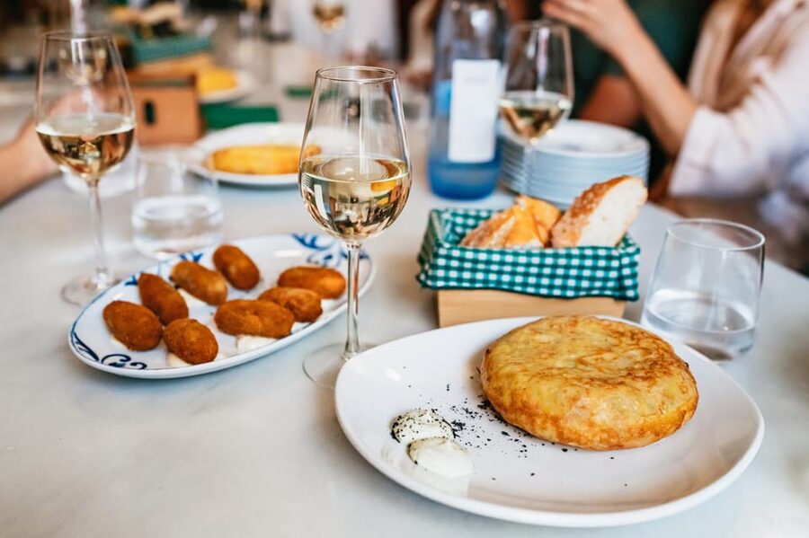 Seville: Tapas, Taverns and History Guided Walking Tour - Bodeguita Antonio Romero Arfe: a sit-down spread with manzanilla sherry