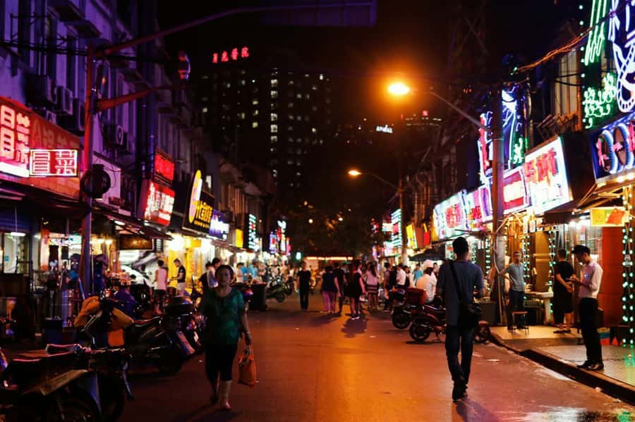 Shanghai: 3-Hour Local Food Tasting Tour - Food Stops in Shanghai That Actually Teach You Something