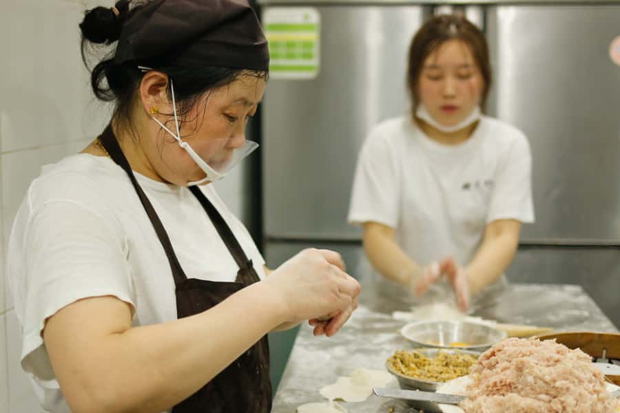 Shanghai: 3-Hour Local Food Tasting Tour - Tea Time: Longjing Green Tea and Fujian Black Tea