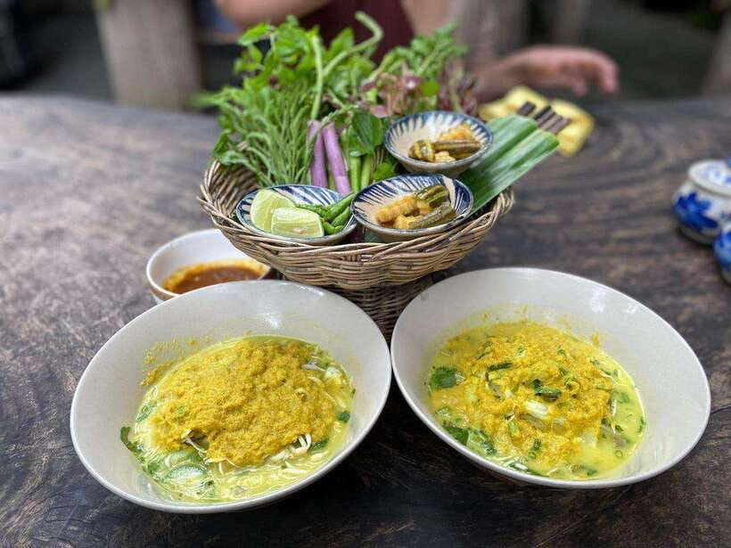 Siem Reap: Evening Food Tour with 10 Local Tastings - Your evening starts with a Khmer food lesson, not a lecture