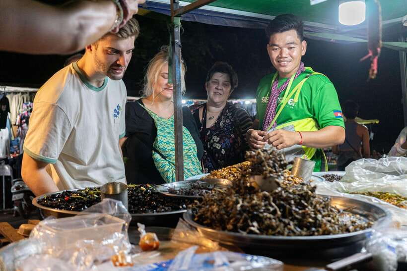 Siem Reap: Evening Food Tour with 10 Local Tastings - Stop 4 (7:30 to 8:30 pm area): Num Banh Chok, with curry and fish soups