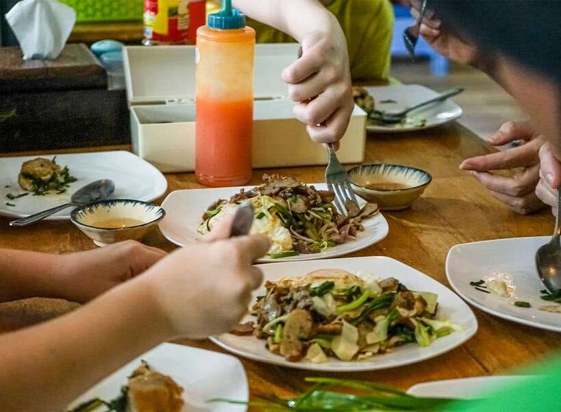 Siem Reap: Evening Food Tour with 10 Local Tastings - Stop 5 (8:00 to 8:30 pm): Street 60 night market, bugs on the menu