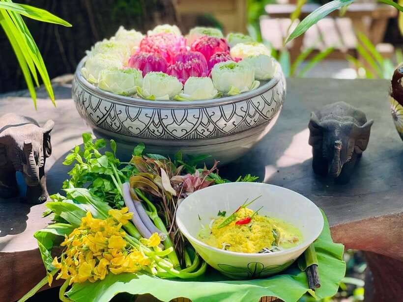 Siem Reap: Street Food Experience by Tuk-Tuk - Phum Num Banh Chok: jasmine rice noodles with green curry soup