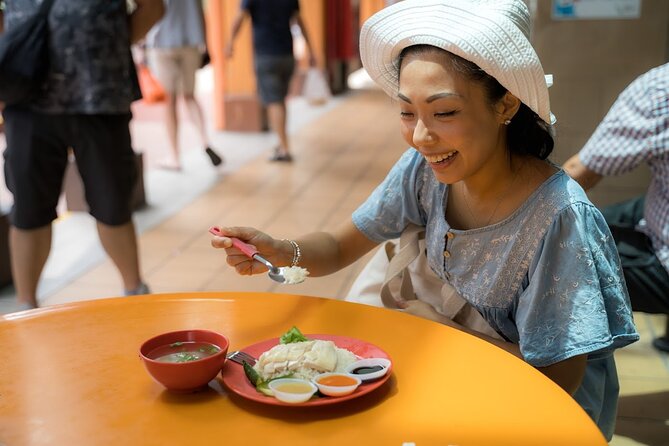 Singapore: Chinatown Hawker Market Food Tour with 7 Food Tastings - Restored shophouses: seeing how Chinatown lived