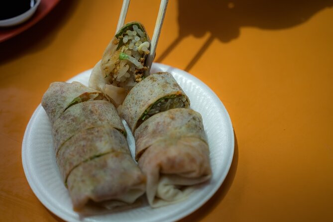 Singapore: Chinatown Hawker Market Food Tour with 7 Food Tastings - The Hindu temple built in 1827: why the tower looks so busy