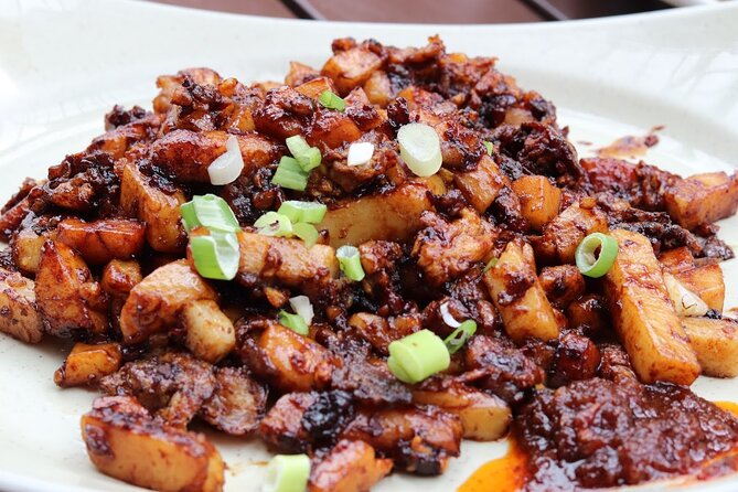 Singapore: Chinatown Hawker Market Food Tour with 7 Food Tastings - The largest hawker centre stop: where the iconic dishes land
