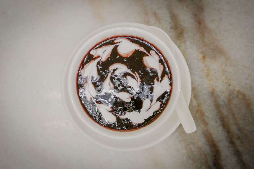 Singapore: Foodie Experience Guided Tour with 5 Tastings - Price and value: where $63 really goes